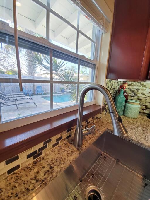 Hawaiian Cottage - Heated Pool Walk To The Beach Cocoa Beach Extérieur photo